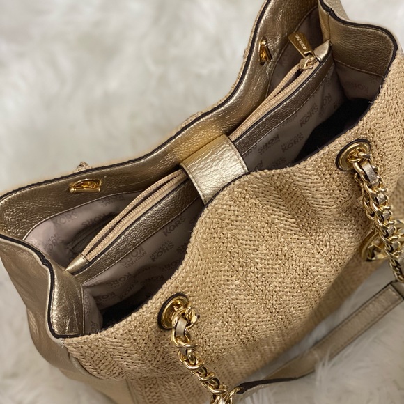 ❌SOLD❌Michael Kors purse - Picture 3 of 12